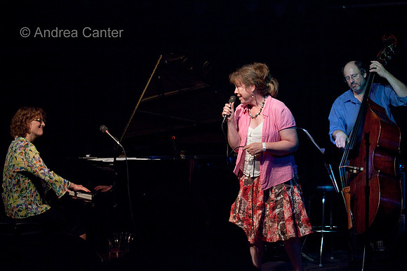 Laura Caviani, Gary Raynor with Claudia Schmitt (2011)